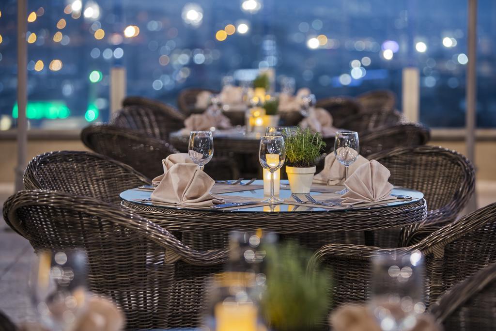 Hilton Izmir Hotel Exterior photo Sky Bar
